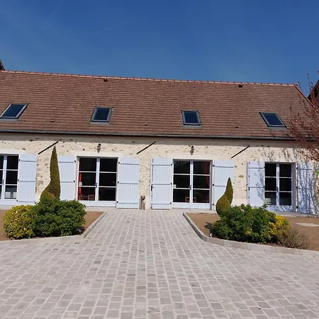 Au Domelia Provinois - - *