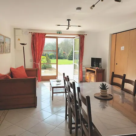 Au Domelia Provinois - -